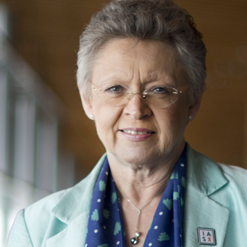 Headshot of Françoise Barré-Sinoussi